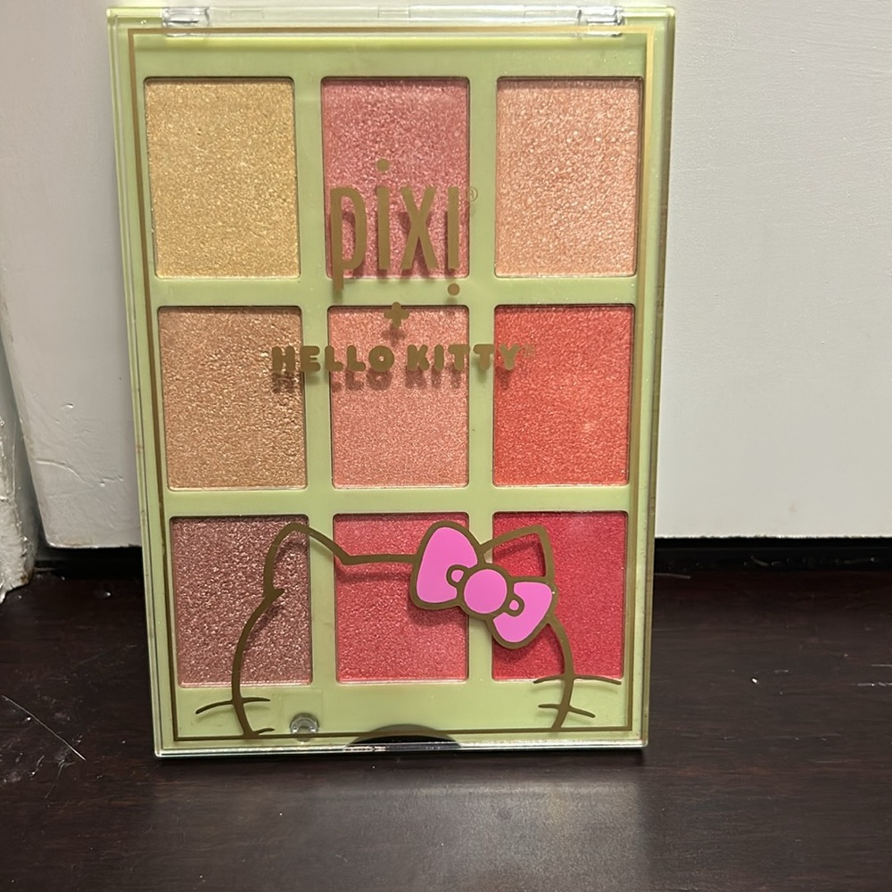UNUSED pink sparkly eyeshadow pallet